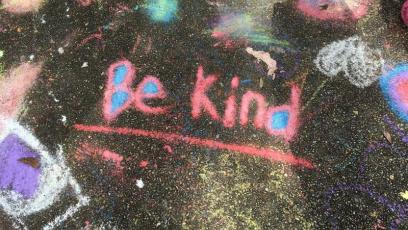 Be Kind written in chalk on the sidewalk